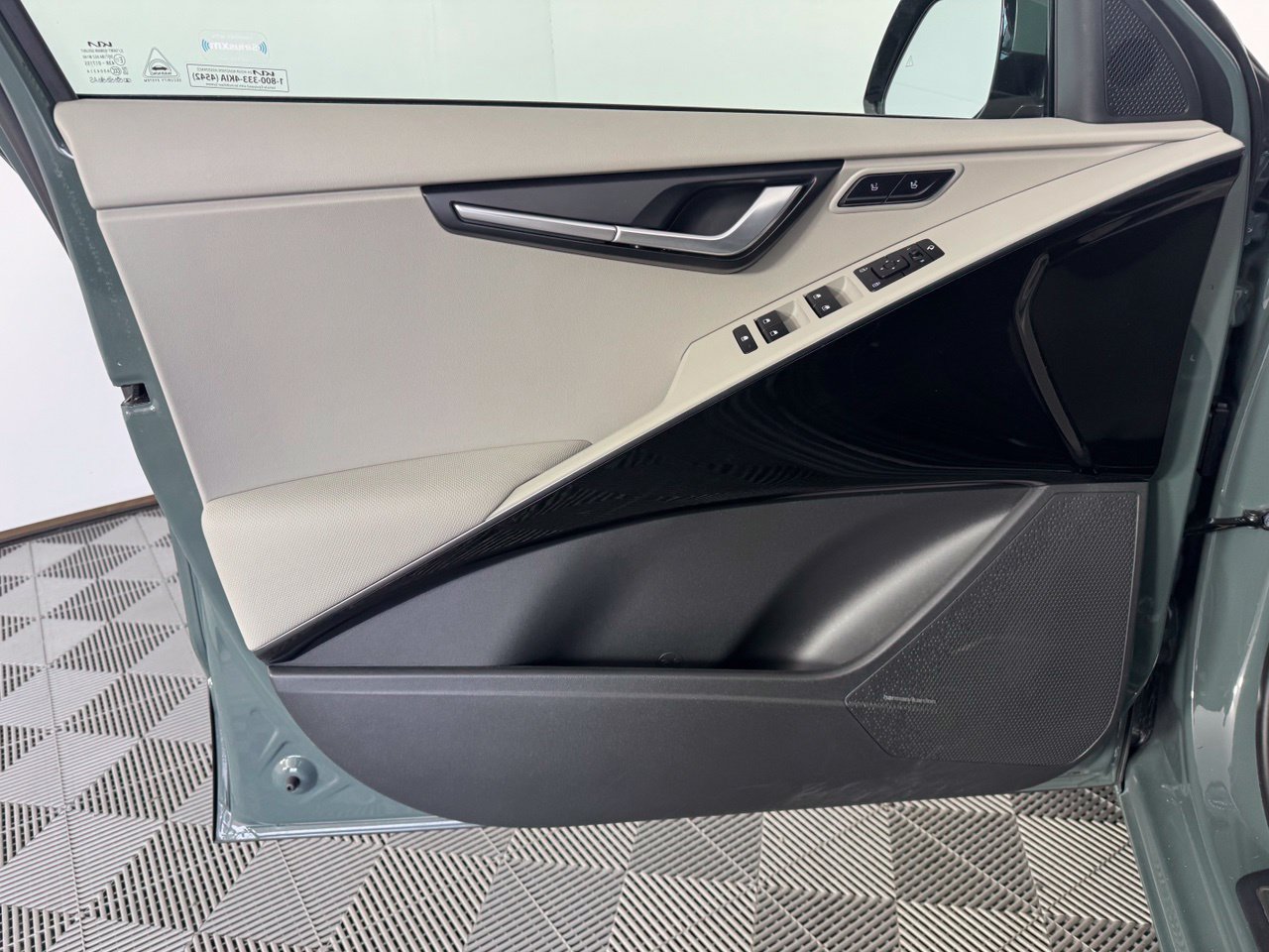 Used 2023 Kia Niro Wave w/ Wave Preserve Package FWD image 8