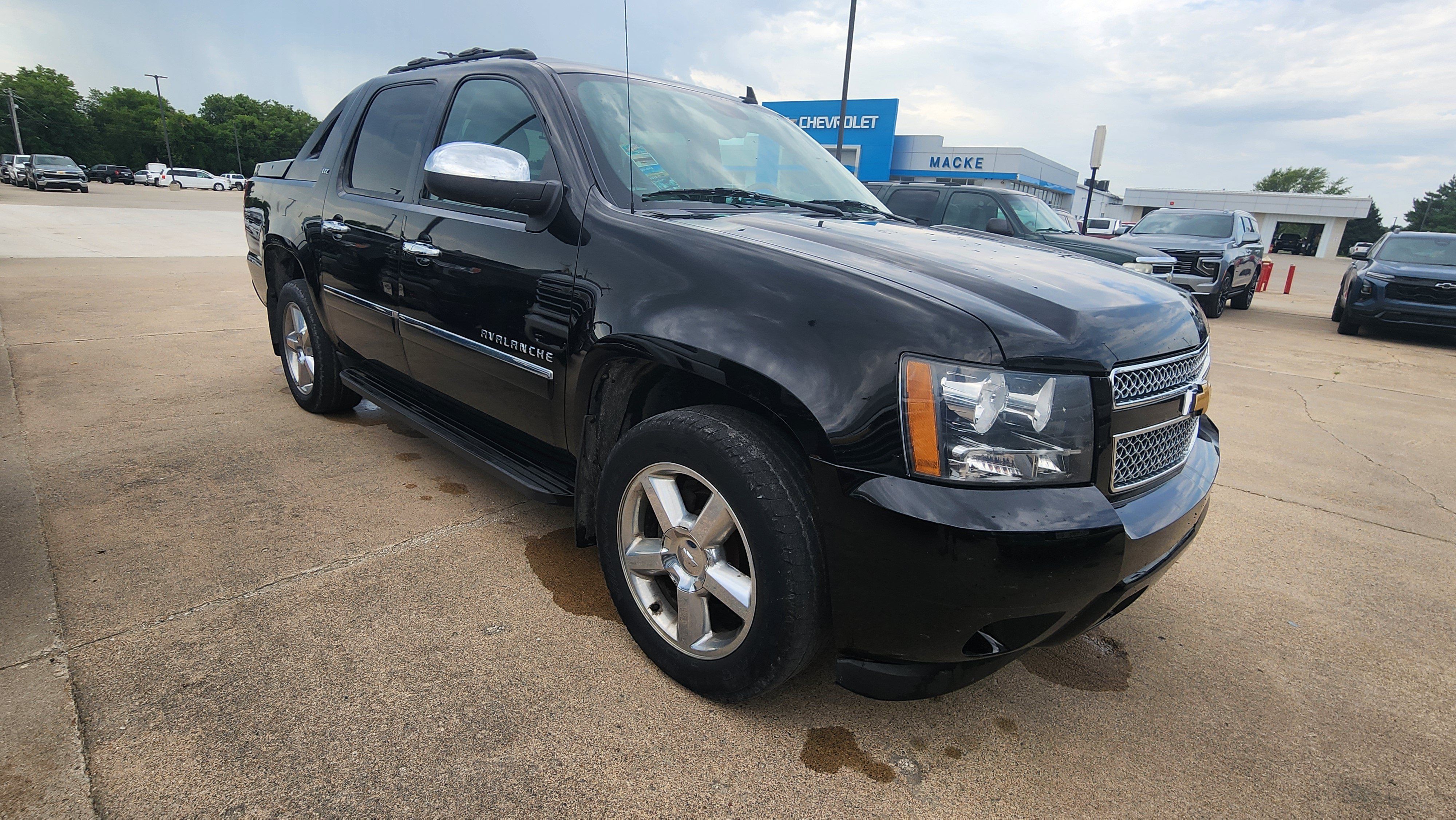 Used 2012 Chevrolet Avalanche LTZ AWD/4WD image 3