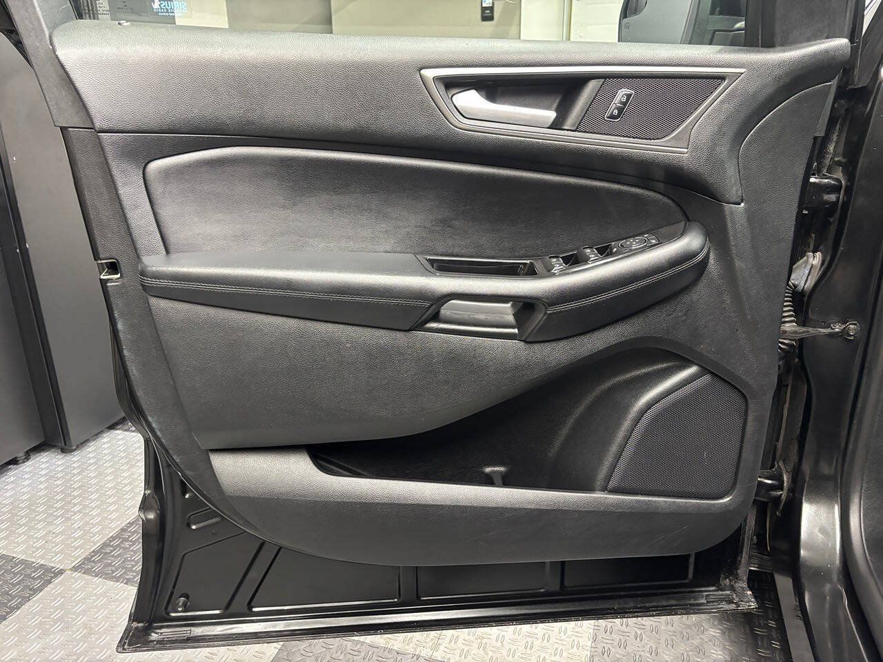 Used 2015 Ford Edge SEL w/ Equipment Group 201A AWD/4WD image 13