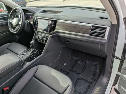 Certified 2023 Volkswagen Atlas SE w/ Panoramic Sunroof Package FWD image 11
