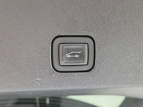 Used 2024 Cadillac XT6 Luxury w/ LPO, Floor Liner Package AWD/4WD image 9