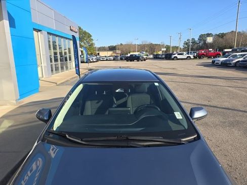 Used 2025 Toyota Corolla LE image 48