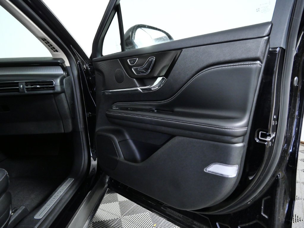 Certified 2023 Lincoln Corsair AWD w/ Equipment Group 101A image 8