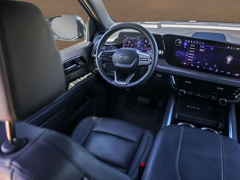 Used 2025 Chevrolet Suburban Z71 AWD/4WD image 27