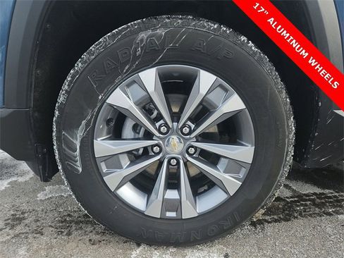 Used 2025 Chevrolet Equinox LT w/ Convenience Package II image 32