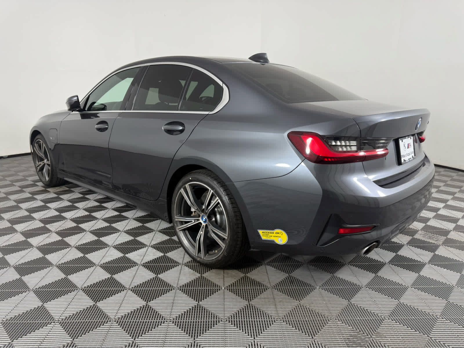Used 2022 BMW 330e w/ Driving Assistance Package RWD image 5