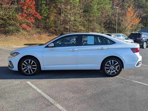 Used 2025 Volkswagen Jetta SE w/ Sunroof Package image 6