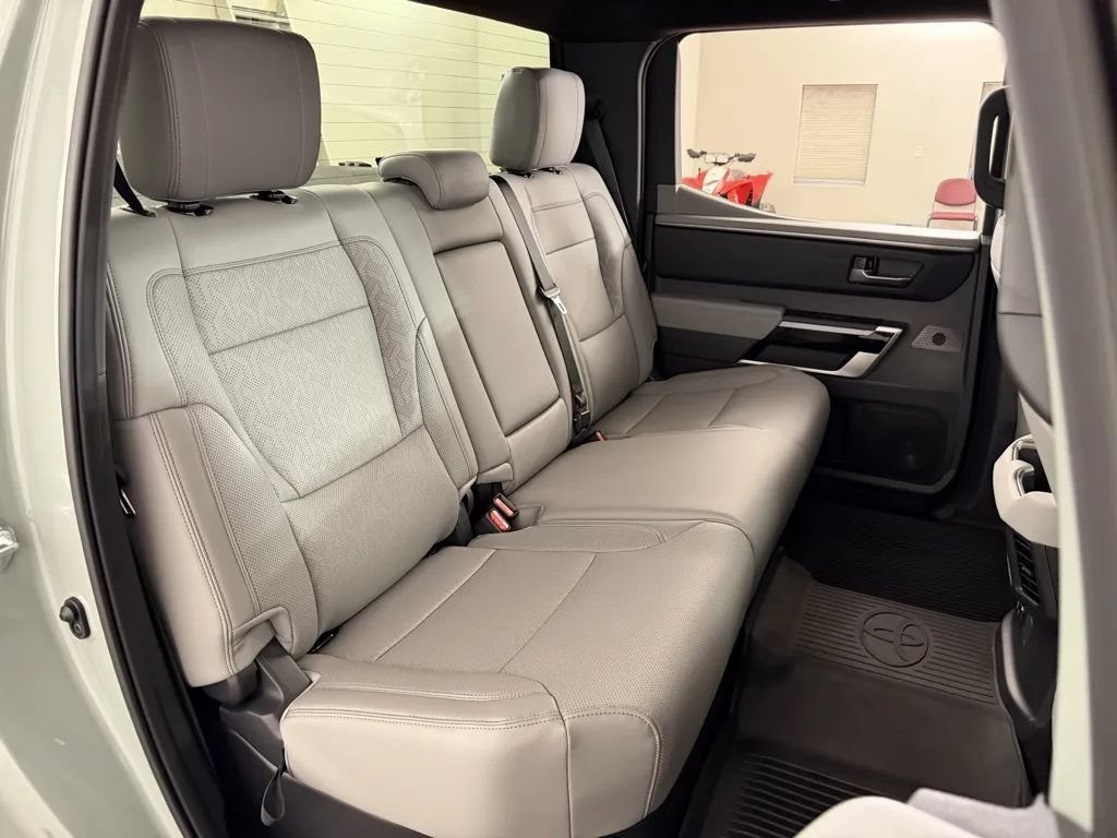 Used 2025 Toyota Tundra Limited AWD/4WD image 35