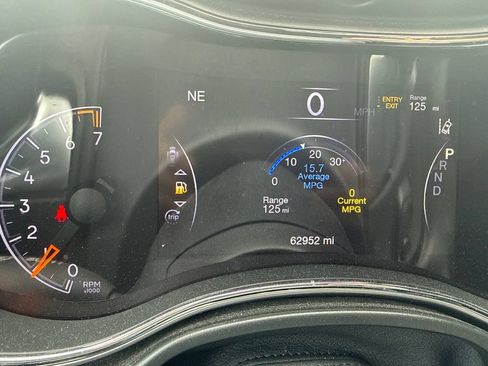 Used 2021 Jeep Grand Cherokee Trailhawk w/ Trailhawk Luxury Group AWD/4WD image 16