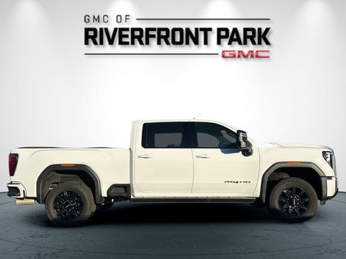 Used 2025 GMC Sierra 2500 AT4 w/ AT4 Premium Plus Package image 2