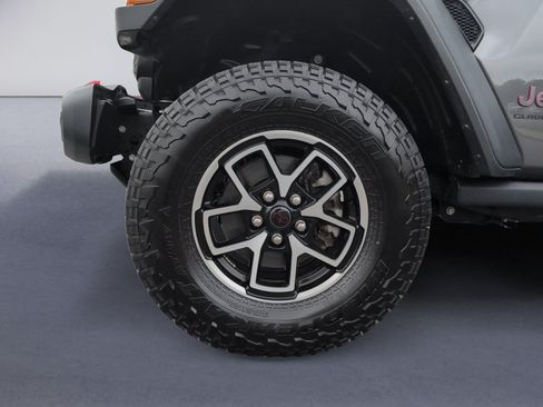 Used 2025 Jeep Gladiator Rubicon w/ Safety Group AWD/4WD image 29