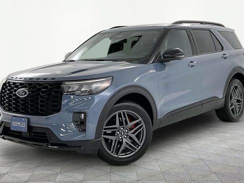 Used 2025 Ford Explorer ST-Line w/ Premium Package AWD/4WD image 3