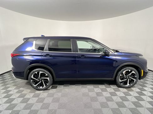Used 2024 Mitsubishi Outlander SE FWD image 2
