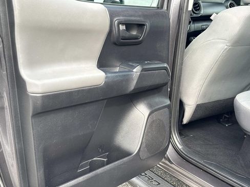 Used 2018 Toyota Tacoma SR RWD image 12
