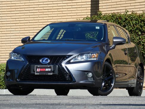 Used 2017 Lexus CT 200h image 2