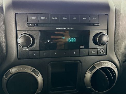 Used 2017 Jeep Wrangler Sport image 17