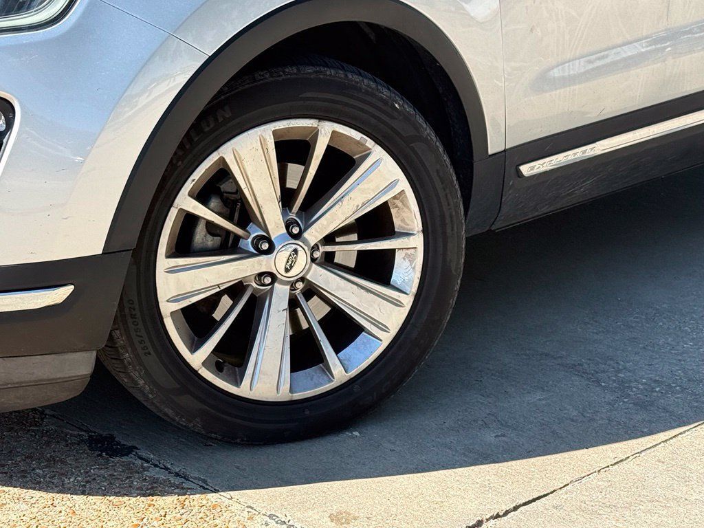 Used 2019 Ford Explorer Limited w/ Class III Trailer Tow Package FWD image 11