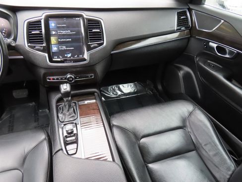 Used 2018 Volvo XC90 T6 Momentum w/ Convenience Package AWD/4WD image 13