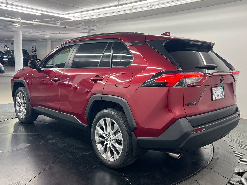 Used 2022 Toyota RAV4 XLE Premium AWD/4WD image 5
