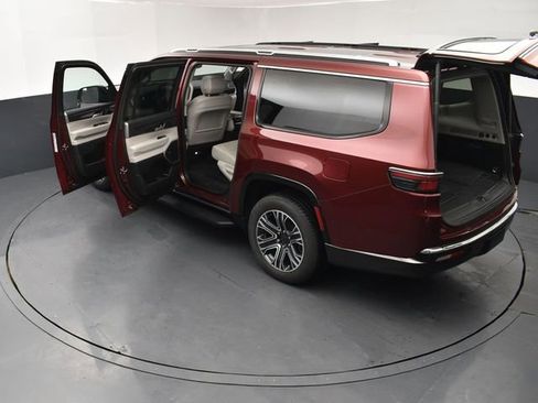 Used 2024 Jeep Wagoneer L 4WD w/ Premium Group I image 25