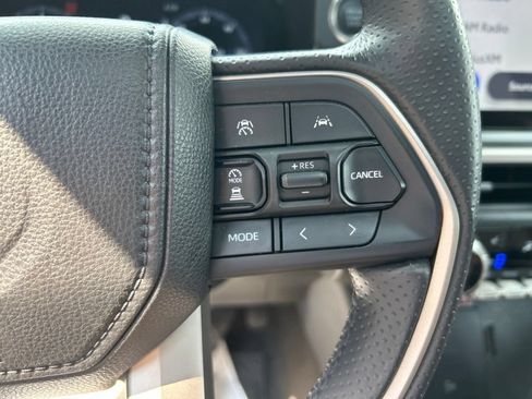 Used 2025 Toyota 4Runner Limited AWD/4WD image 12