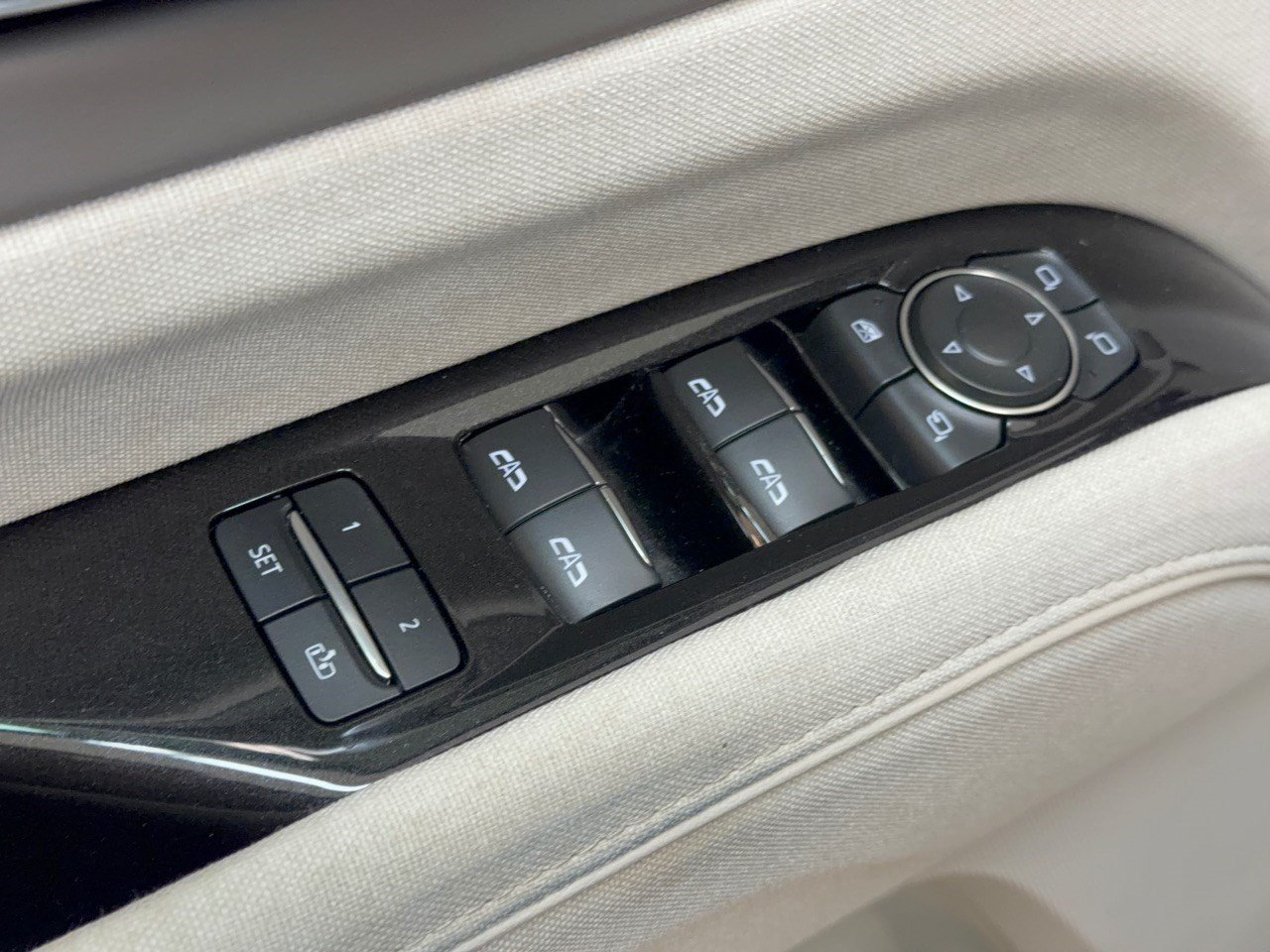 Used 2021 Cadillac Escalade ESV Premium Luxury Platinum AWD/4WD image 15