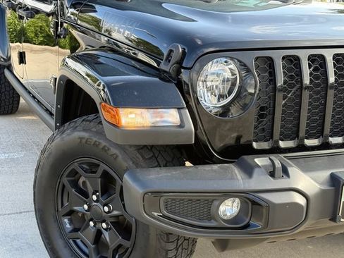 Used 2023 Jeep Gladiator Sport AWD/4WD image 3