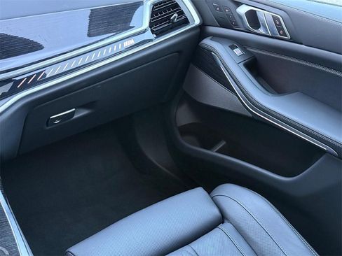 Used 2025 BMW X7 M60i image 14