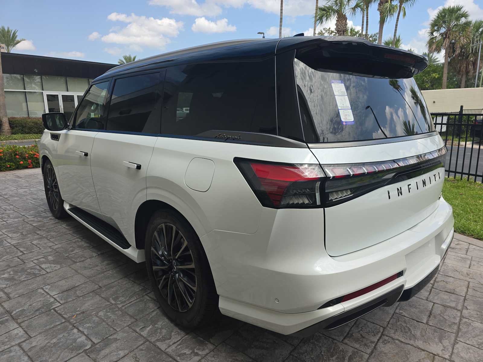 New 2027 INFINITI QX80 Autograph w/ Premium Cargo Package AWD/4WD image 7