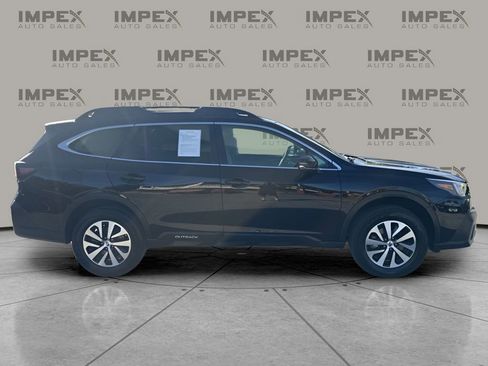 Used 2022 Subaru Outback Premium image 6