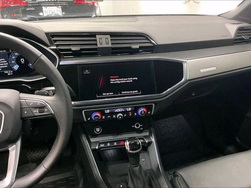 Certified 2025 Audi Q3 2.0T Premium w/ Convenience Package image 9