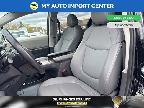 Used 2023 Toyota Sienna XLE AWD/4WD image 13