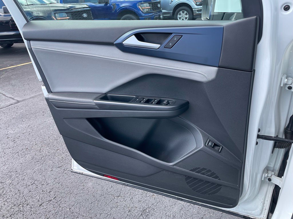 Used 2024 Volkswagen Taos SE FWD image 40