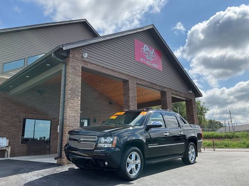 Used 2013 Chevrolet Avalanche LTZ AWD/4WD image 29