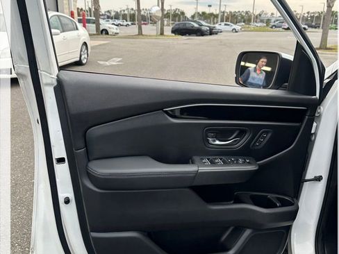 Used 2023 Honda Pilot Touring image 6