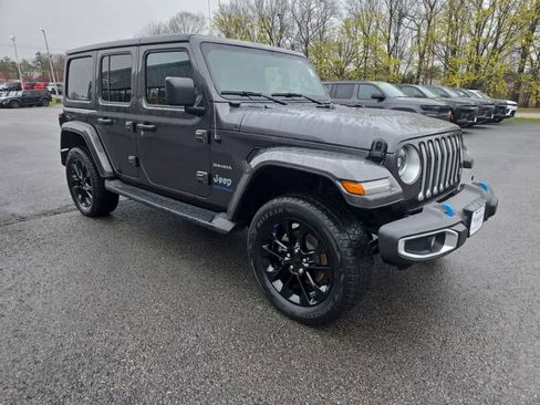Used 2023 Jeep Wrangler Unlimited Sahara w/ Cold Weather Group AWD/4WD image 2