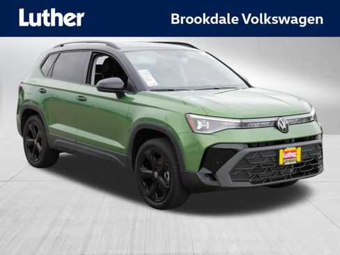 Used 2025 Volkswagen Taos SE AWD/4WD image 1