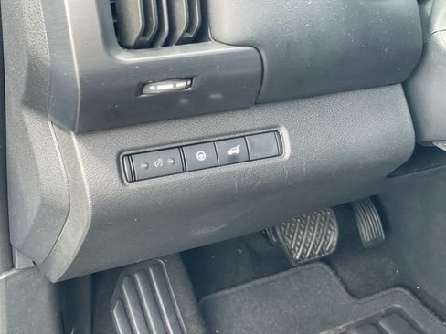Used 2023 Nissan Pathfinder SL w/ Black Appearance Package FWD image 19