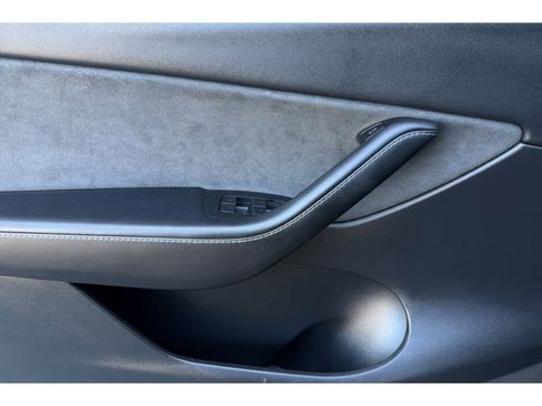 Used 2022 Tesla Model Y Long Range AWD/4WD image 11