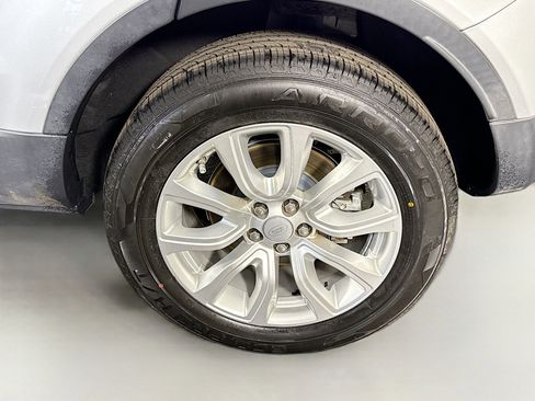Used 2019 Land Rover Range Rover Evoque SE image 37