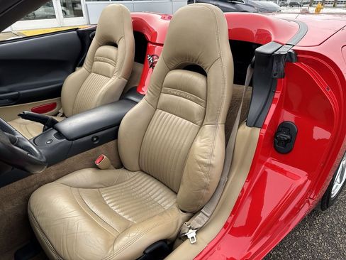 Used 1998 Chevrolet Corvette Base w/ Performance Handling Pkg image 12