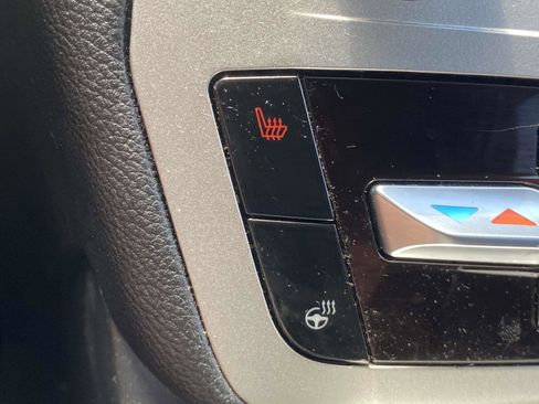 Used 2022 Ford Explorer XLT w/ Equipment Group 202A image 24