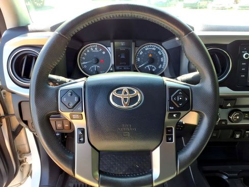 Used 2019 Toyota Tacoma SR5 AWD/4WD image 22