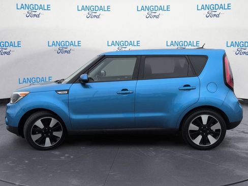 Used 2018 Kia Soul + FWD image 10