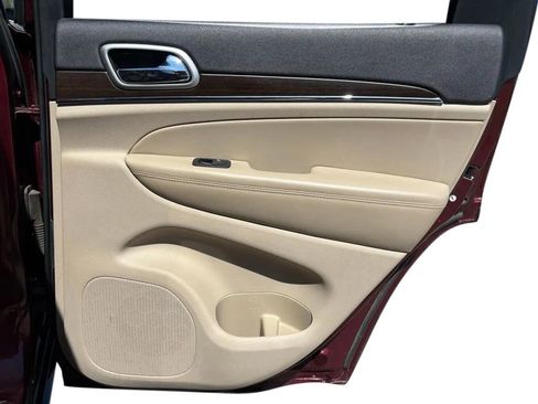 Used 2018 Jeep Grand Cherokee Limited image 23