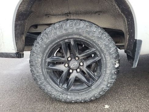 Used 2021 Chevrolet Silverado 1500 LT Trail Boss w/ Convenience Package II image 14