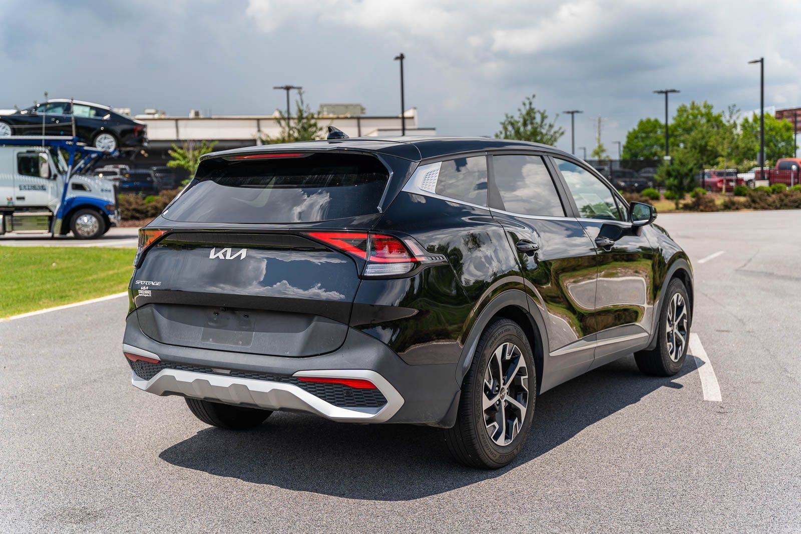 Used 2025 Kia Sportage EX FWD image 7