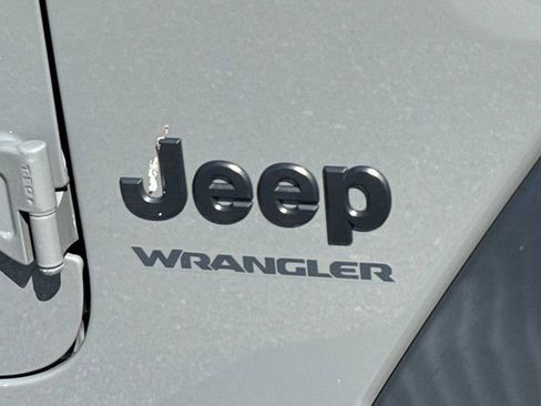 Used 2022 Jeep Wrangler Sport AWD/4WD image 12