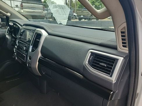 Used 2017 Nissan Titan SV AWD/4WD image 38