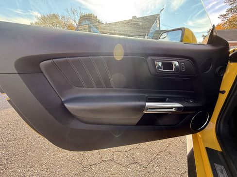 Used 2015 Ford Mustang GT Premium image 11